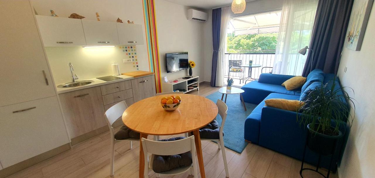 Rosie Apartment Split
